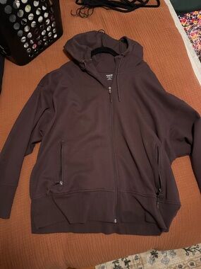 Zip-Up Hooded Sweatshirt in Deep Maroon